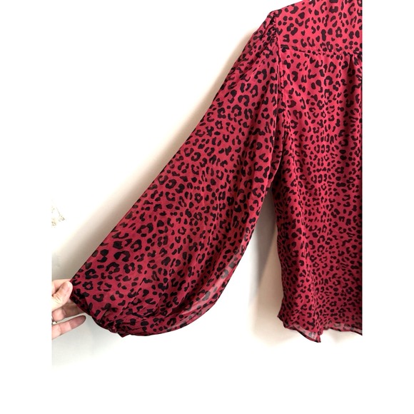 Chicos Women's Red and Black Balloon sleeve Animal Print Vneck blouse Large - Picture 5 of 10